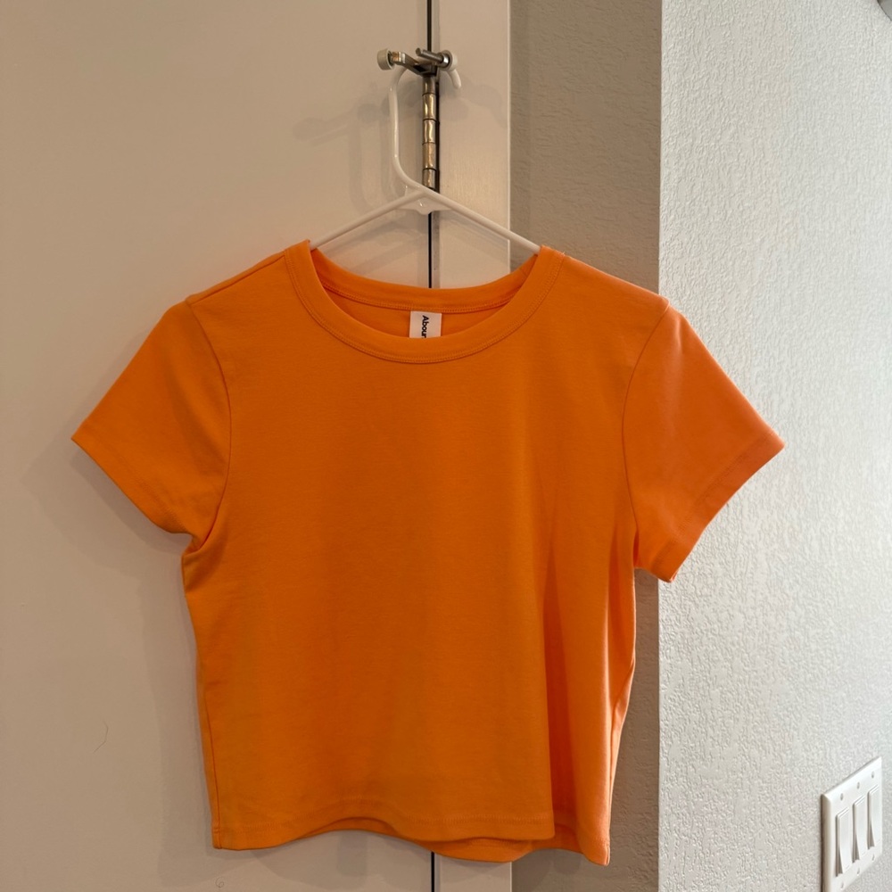 Neon orange cropped tee